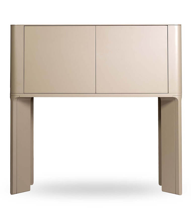 Acro-bat A 009 highboard in total lacquer. al2