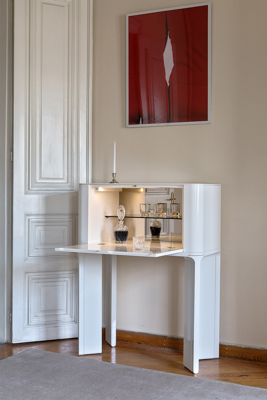 Acro-bat B 009 highboard in white lacquer. al2