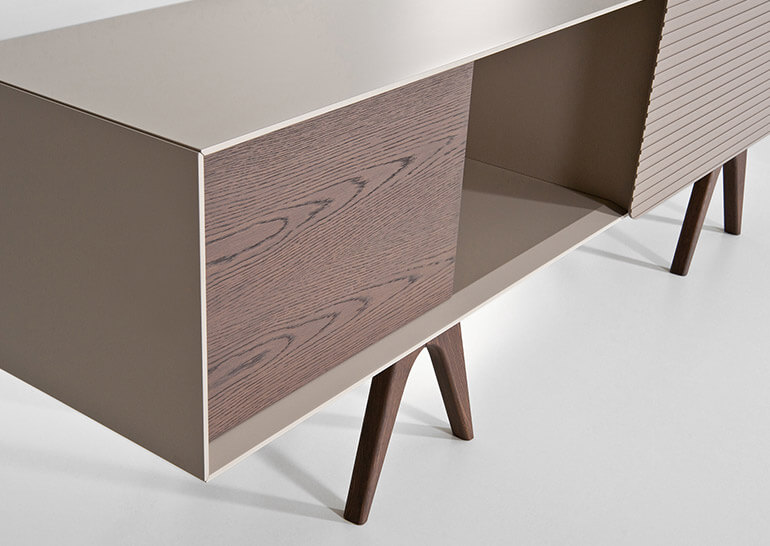 Detail of the bo-em b 003 sideboard in oak and lacquer. al2