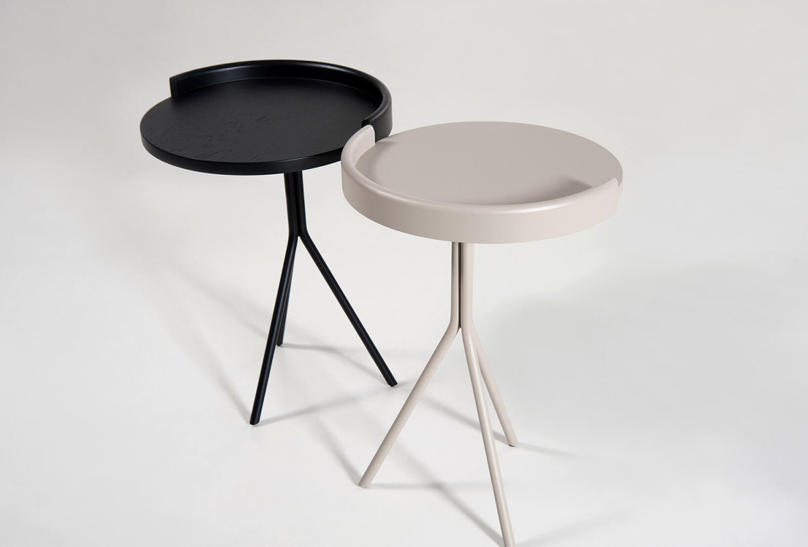 E-klipse side tables in beige and black lacquer