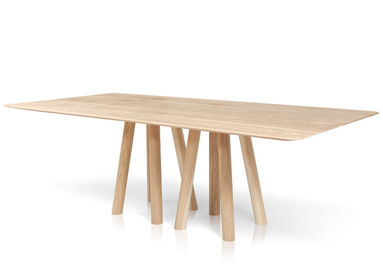 Mos-i-ko A table in light oak