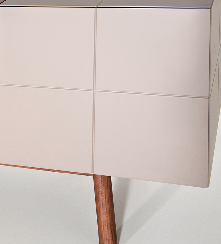 Detail of the mos-i-ko B 003 sideboard. al2