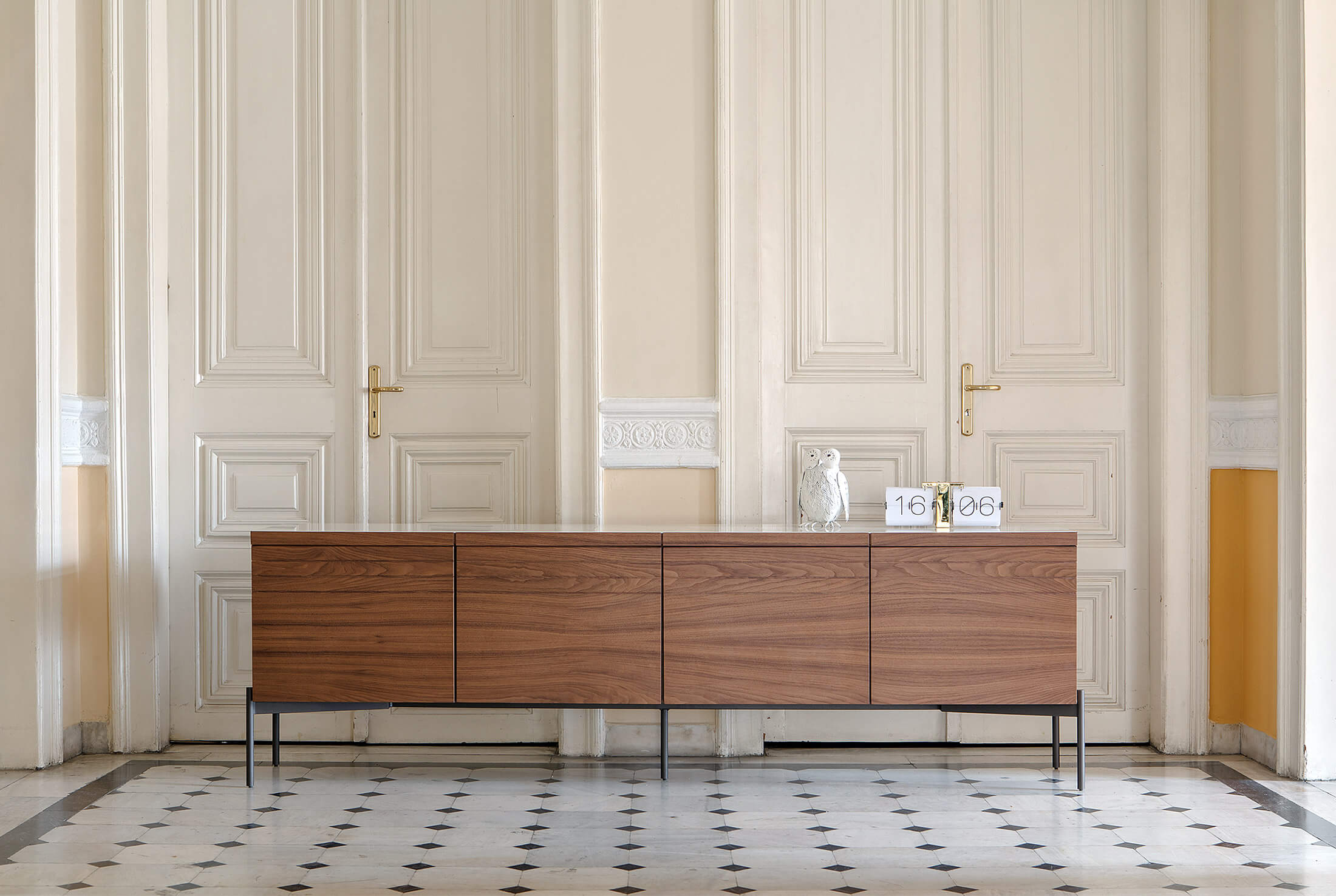 O-rizon sideboard in walnut and ceramic top. al2, art for living
