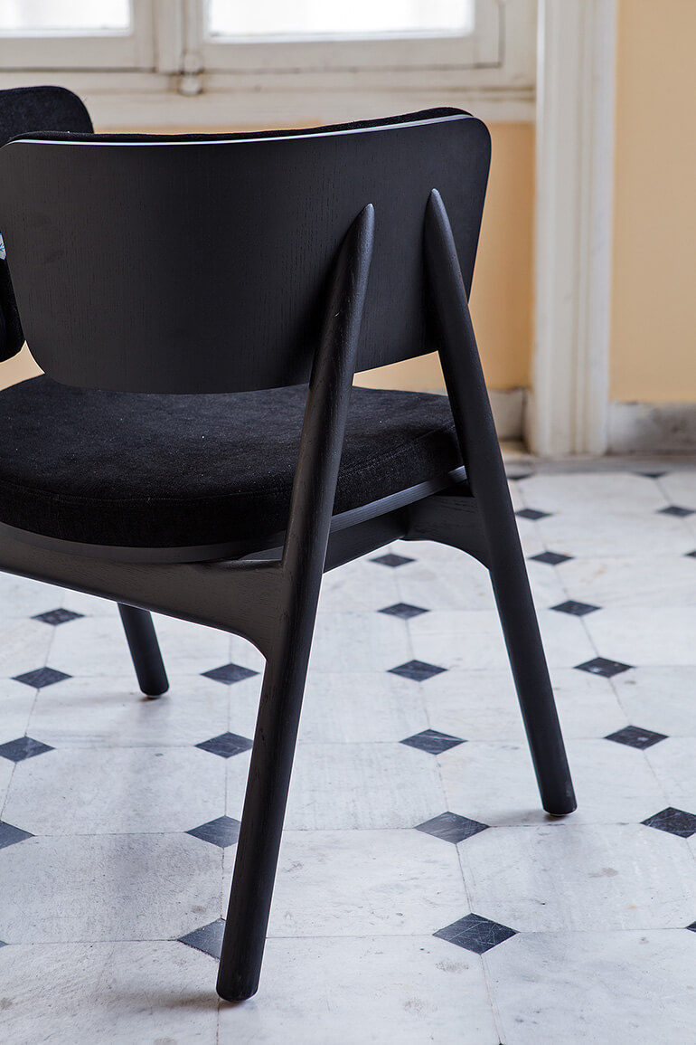 Detail of the wood-oo chair in total black