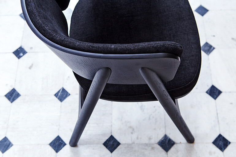 Detail of the wood-oo chair in total black