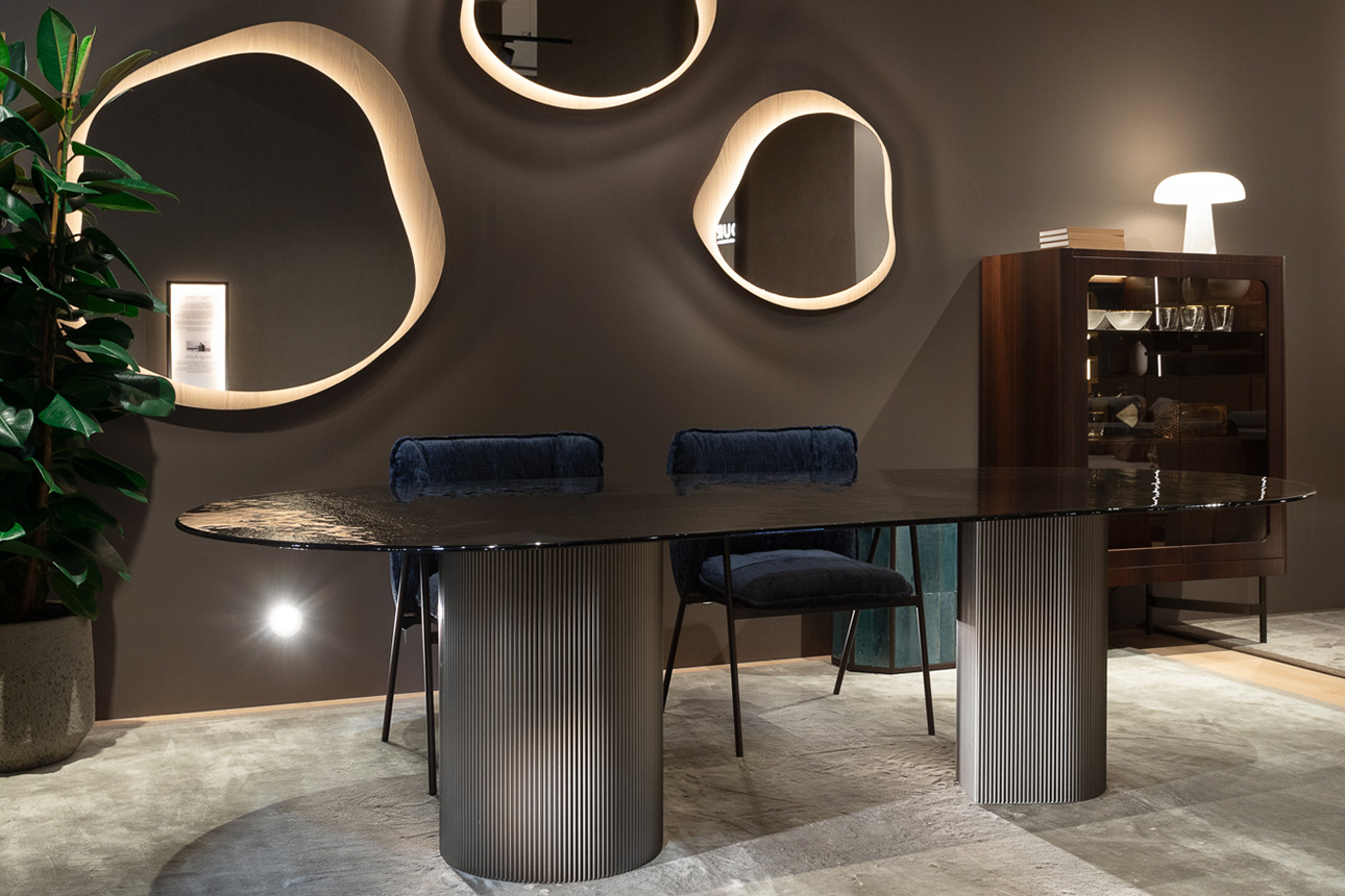 Dakry dining table